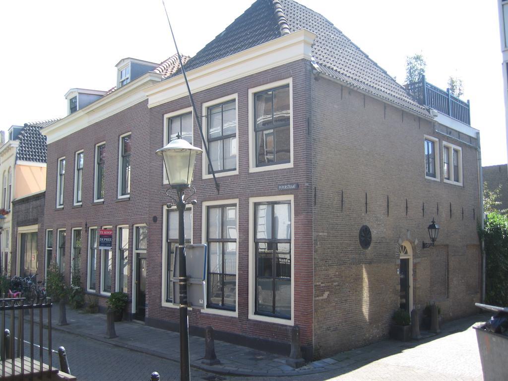 B&B De Kamer Hiernaast Gouda Esterno foto